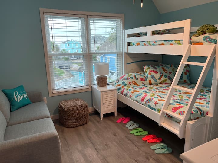 2nd floor Guest bedroom has twin-over-full bunk beds and a full-size sleeper sofa overlooking the pool and a peak-a-boo view of the ocean!