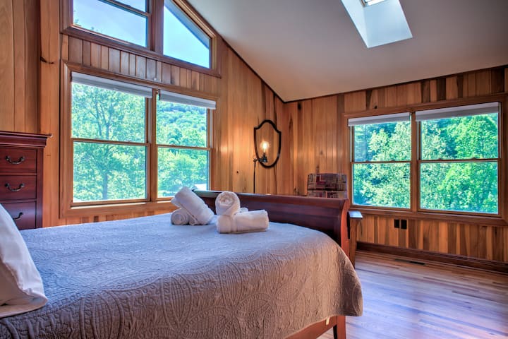 Gornja etaža - 2. spavaća soba - bračni krevet (širine 150-1