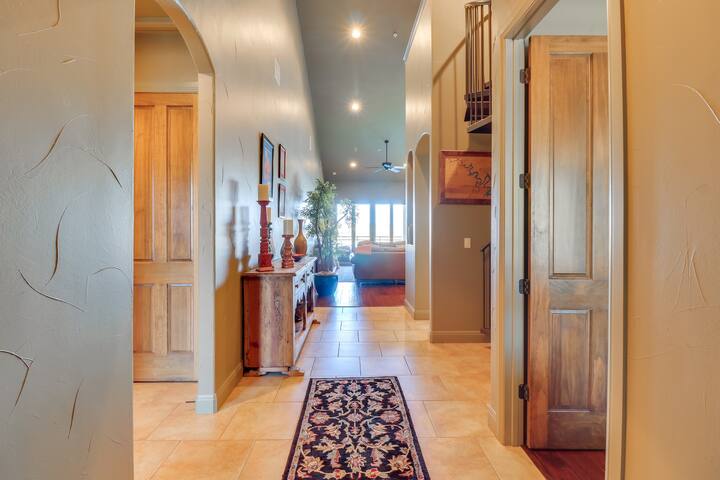 Top-Floor Lake-View Condo w/ Boat Dock Access gallery image 4