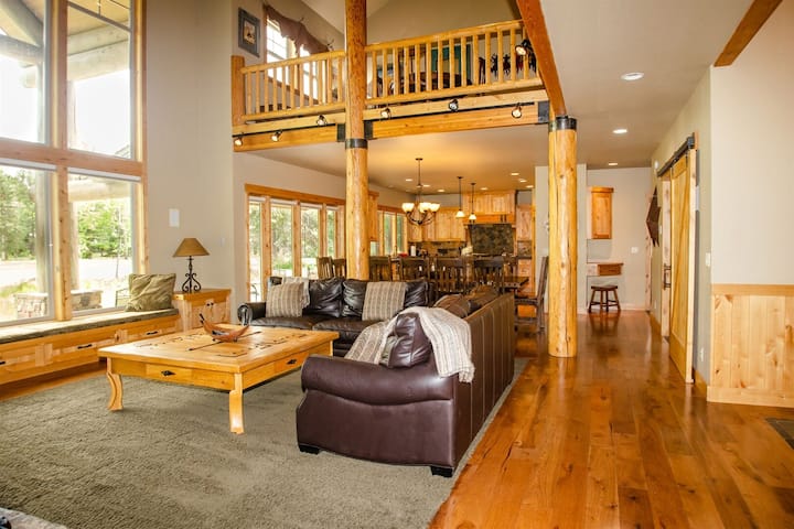Vista 14 - Luxury Lodge, Hot Tub, Sharc, Bikes - Sunriver, OR