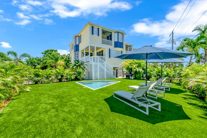Refreshing Pool Home Near The Beach - Casa Bella - Holmes Beach, FL