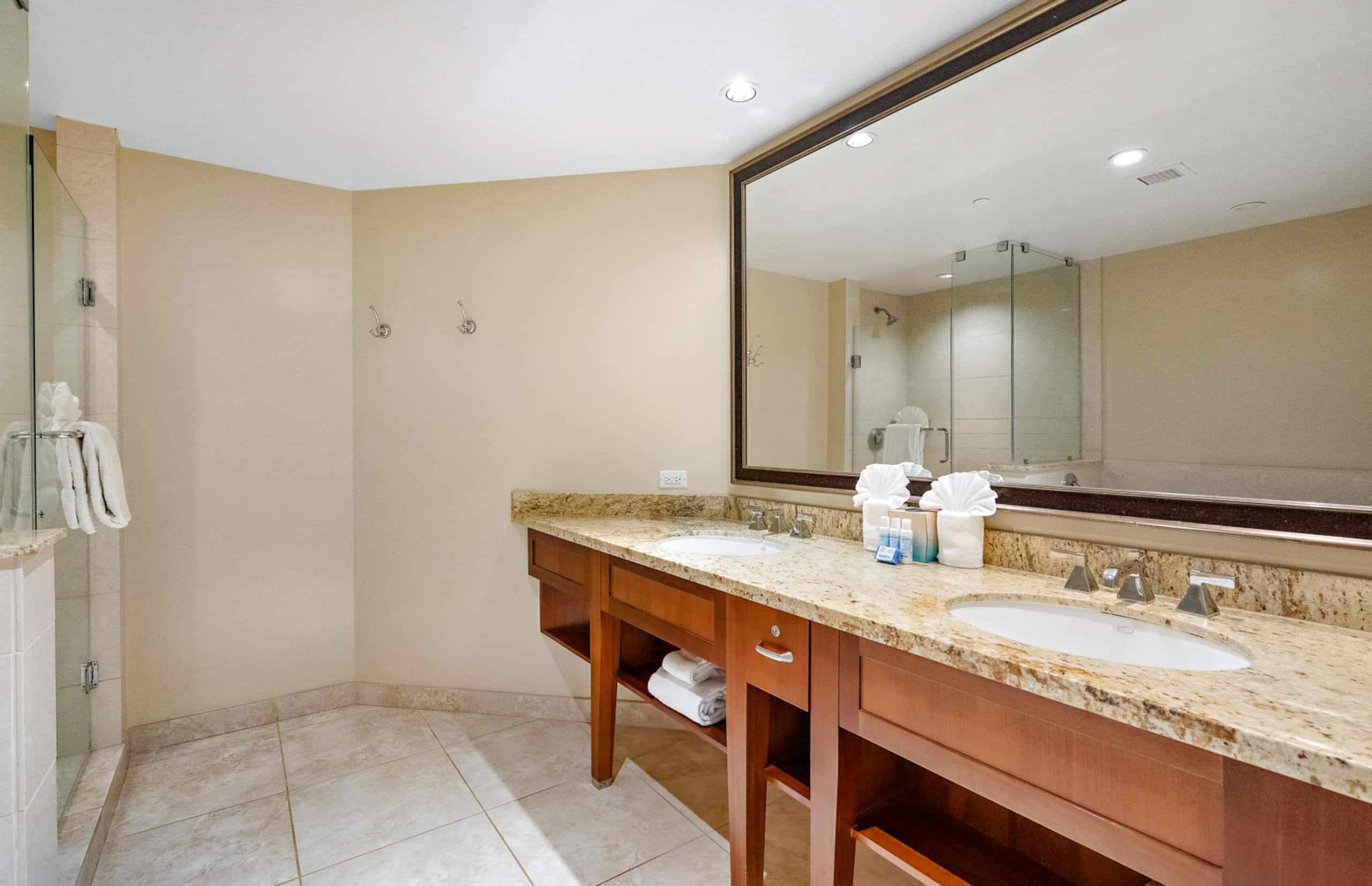Condo in Lahaina · ★5.0 · 2 bedrooms · 3 beds · 2 baths - Image 25