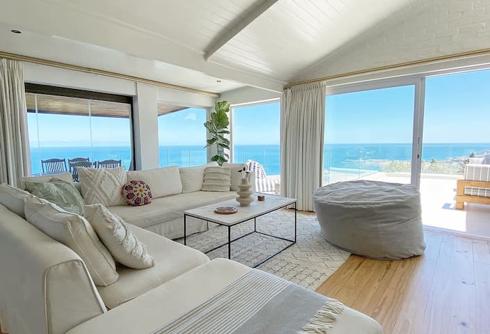 Mountain Oasis – Views, Pool, Hot Tub & Inverter