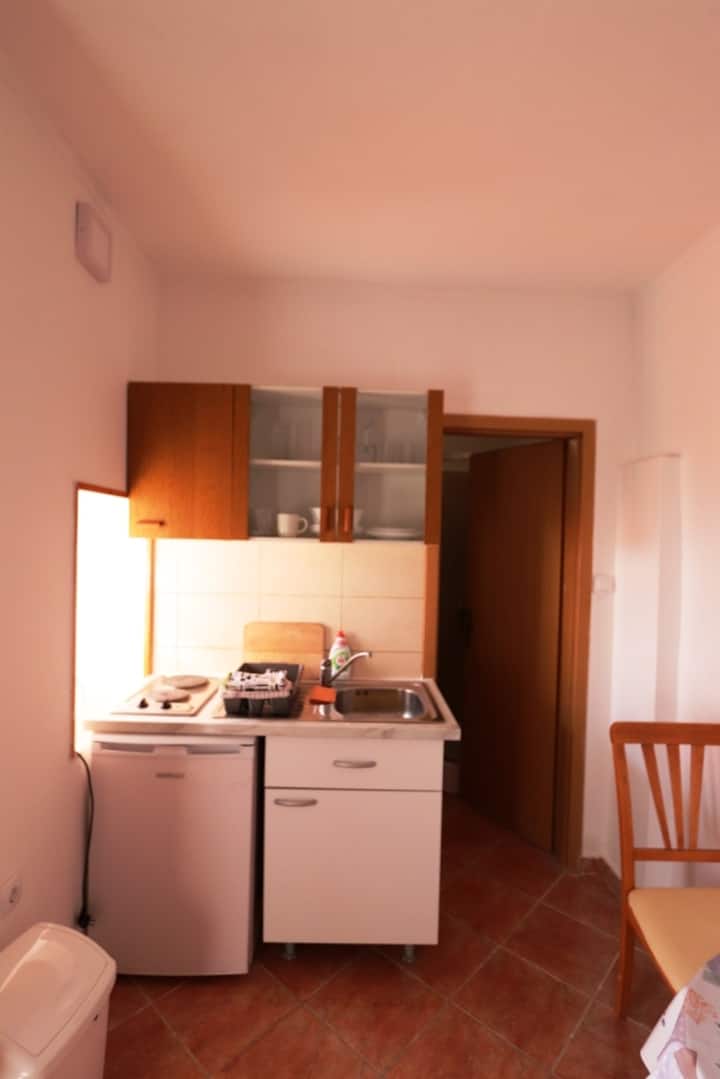 As-12507-a Garçonnière Avec Air Conditionné - Trpanj