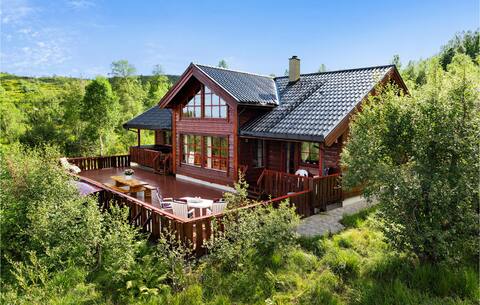 Cozy home in Norheimsund with sauna
