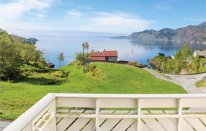 Gorgeous Home In Holmefjord With Wifi - Bergen