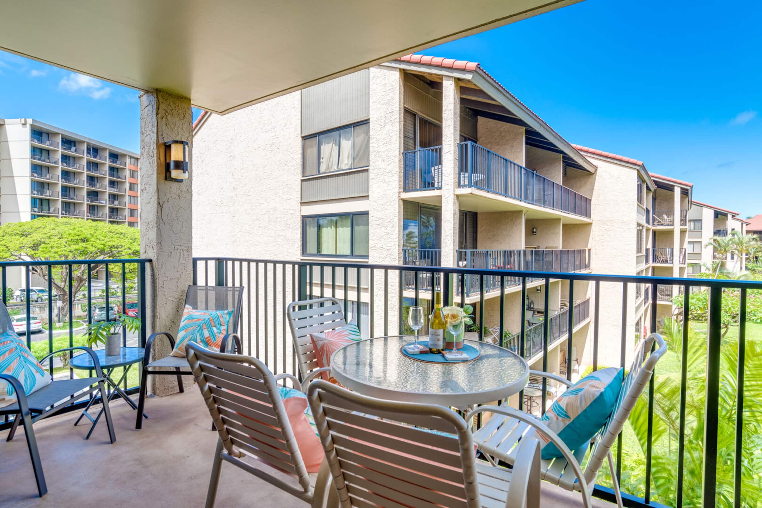 Condo in Lahaina · ★4.75 · 1 bedroom · 2 beds · 1 private bath - Image 3