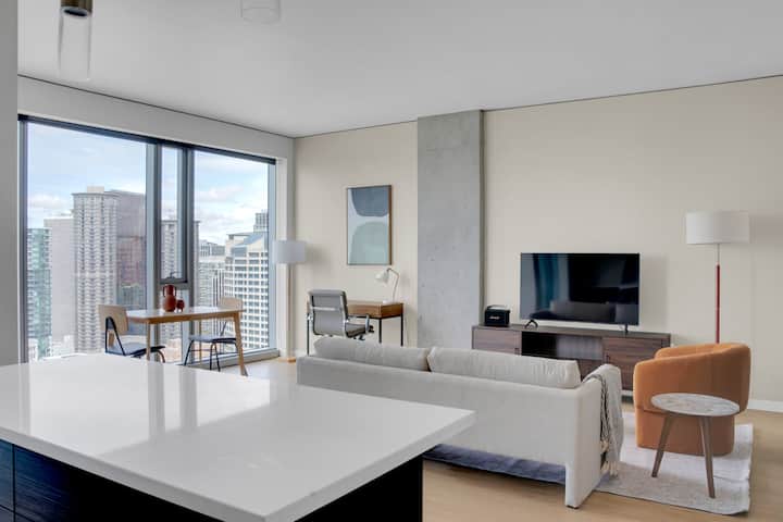 Dreamy Downtown 2br W/ Gym, W/d & Bbq, Near Dining & Shops, By Blueground - Seattle, WA