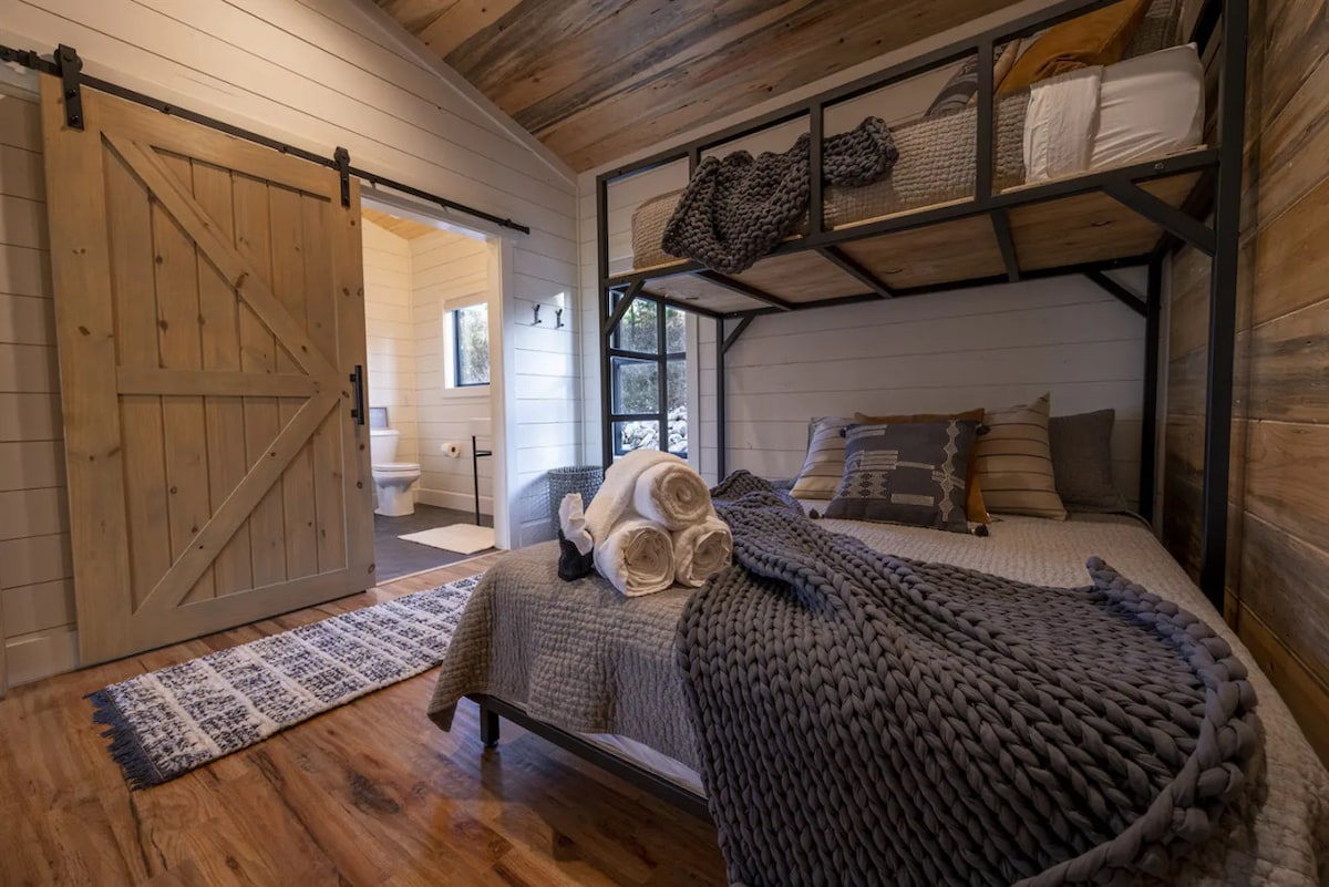 Izba s poschodovou posteľou