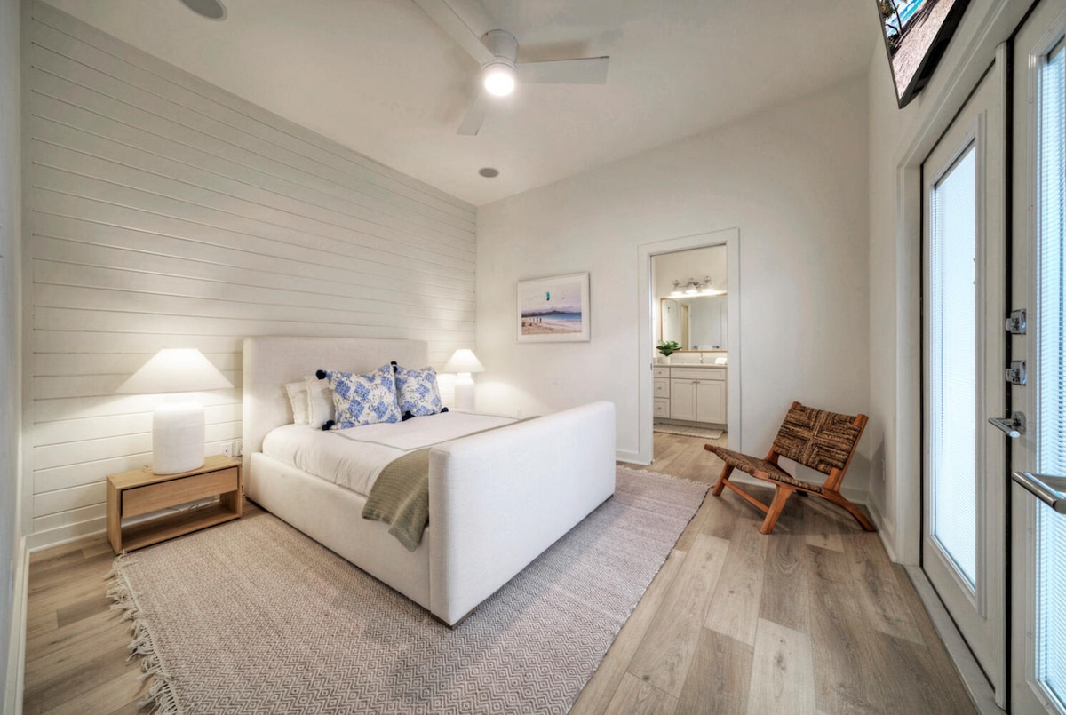 El dormitorio 1 cuenta con una cama tamaño queen.