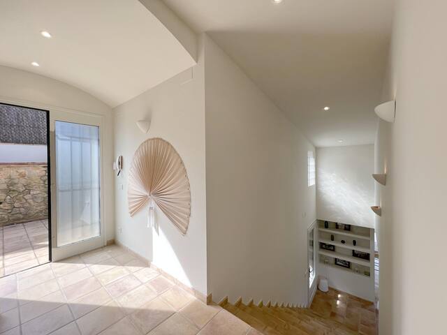 Villa for rent with swimming pool in Begur, Centre gallery image 5