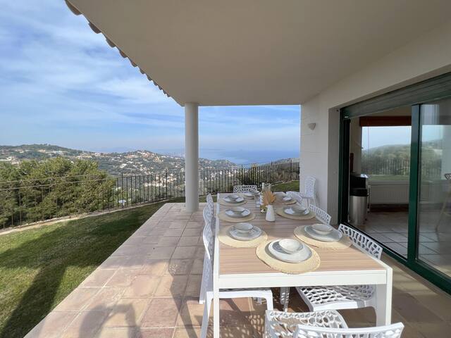 Villa for rent with swimming pool in Begur, Centre gallery image 4
