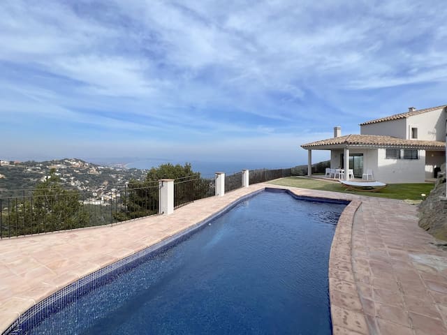 Villa for rent with swimming pool in Begur, Centre
