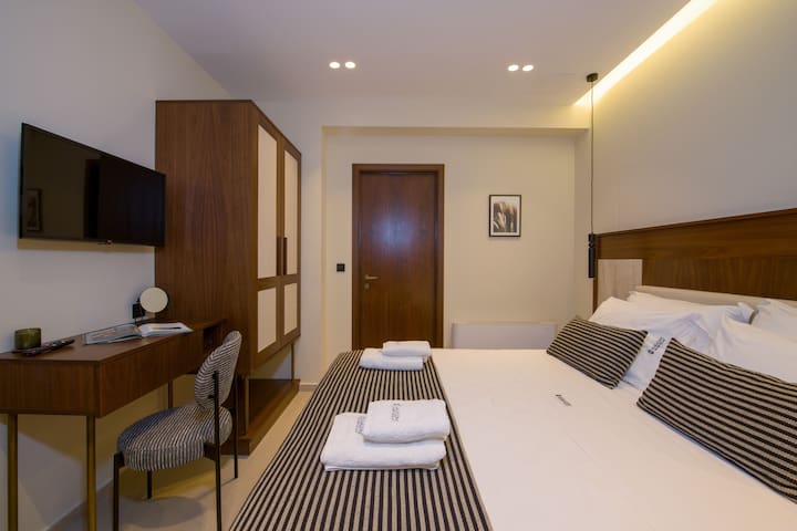 Almi-Cove Hilltop Villa II gallery image 4