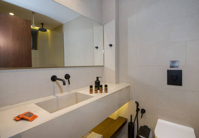 Almi-Cove Hilltop Villa II gallery image 3