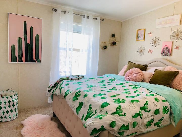 Cactus Room has nice sized closet.