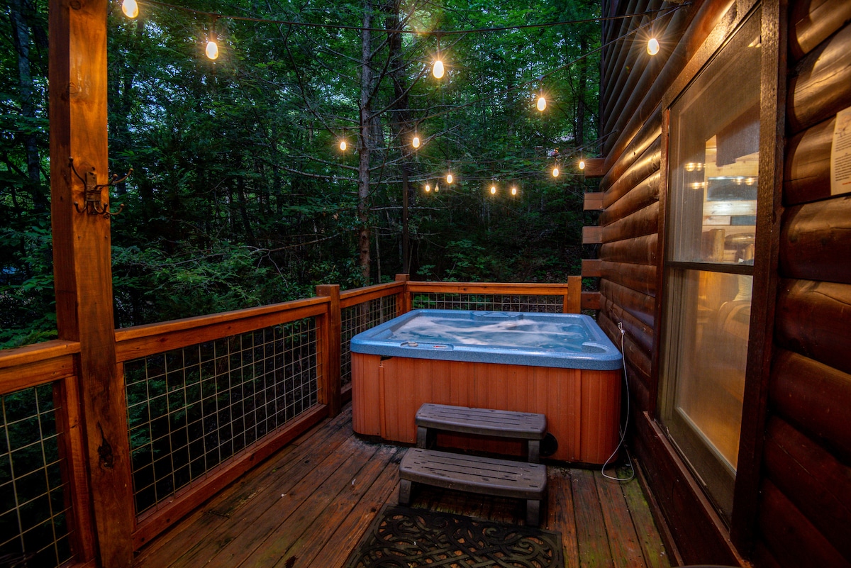 Dog friendly, hot tub, game room, great location!