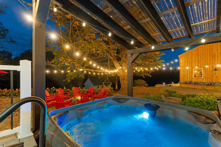 Family & Friends Retreat*Hot Tub*Game Room*King Be