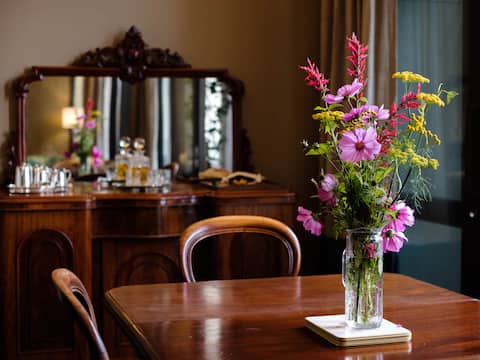 John Campbell 2 Bdrm 2 Bathrm Luxury Apartment CBD