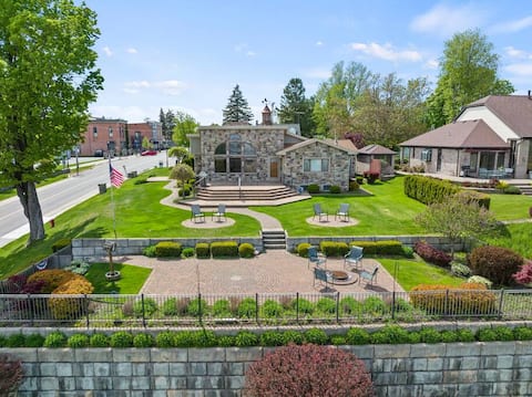 Harbor View! Walk Out The Door Into Downtown Lex!