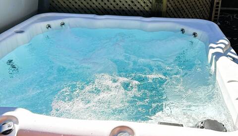 Keeper~Hot Tub/Walk to Beach/Dog Frndly/Sleeps 15