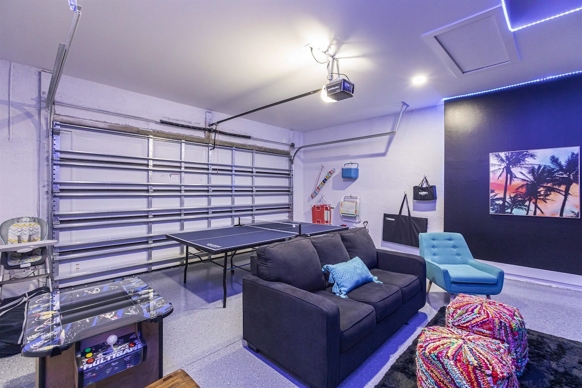 أريكة نوم كاملة الحجم في مساحة خاصة وآمنة مكيفة الهواء