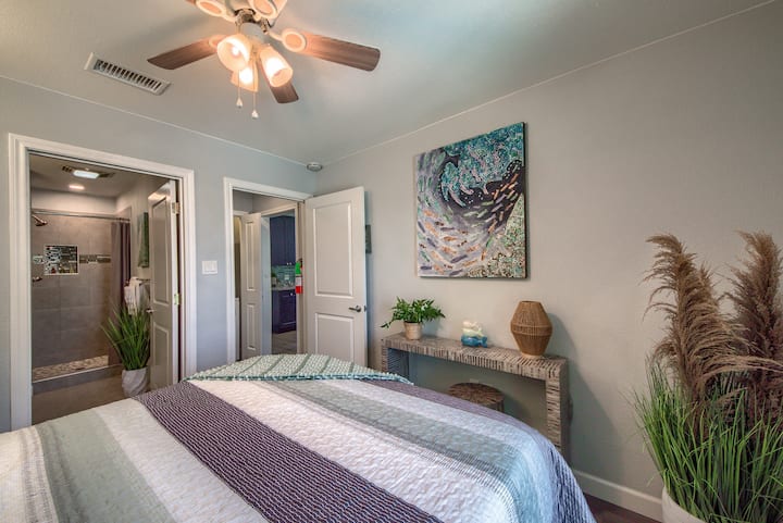 Dormitorio principal con cama tamaño King