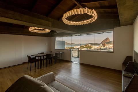 Stylish loft with balcony and view of Sugar Loaf
