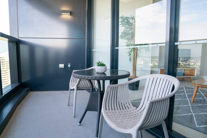 Lvl30 Garden/River views Balcony Pool Wifi Parking gallery image 3