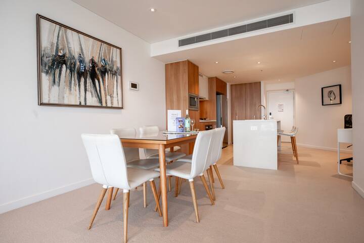 Lvl30 Garden/River views Balcony Pool Wifi Parking gallery image 4