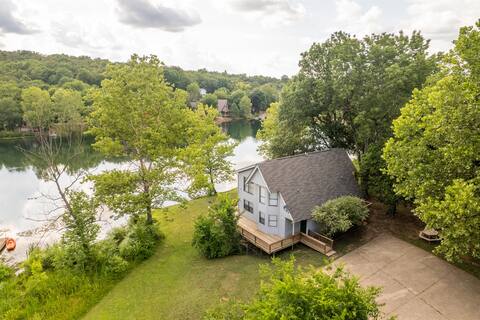 Kiwanie Lodge, Large Lakefront Home, Sleeps 12