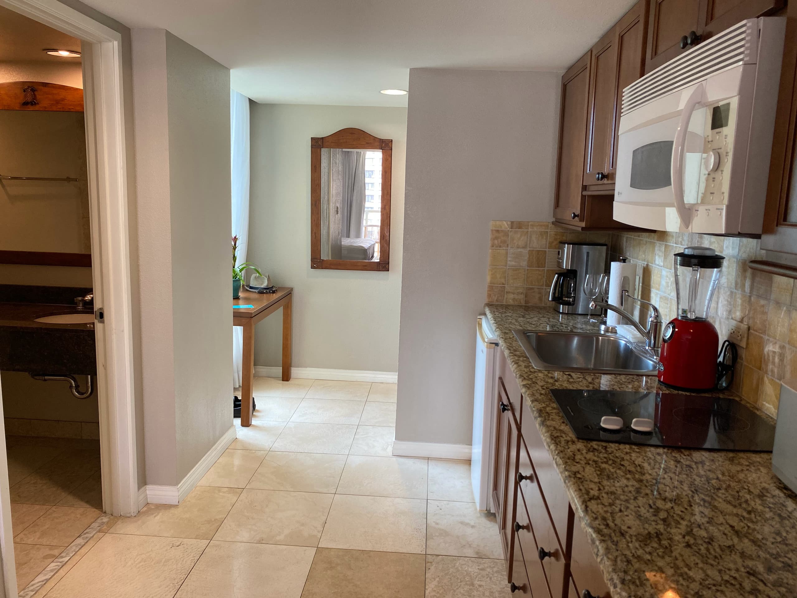 Luana Waikiki Hotel - Studio with Ocean View - Photo 5