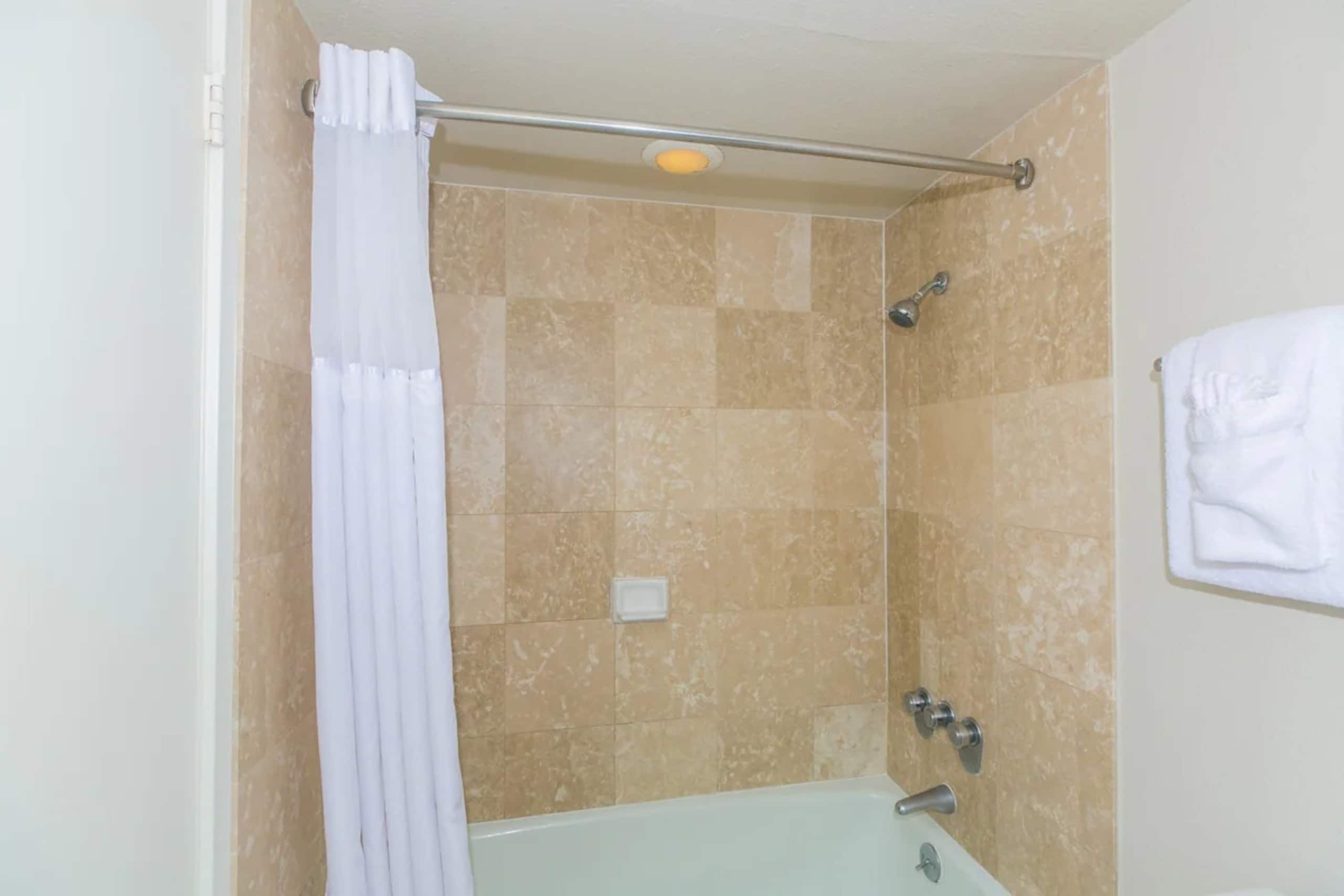 Luana Waikiki Hotel - Studio with Ocean View - Photo 7