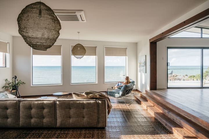 Novo Luxury Apartment Penguin Accommodation Itas gallery image 4