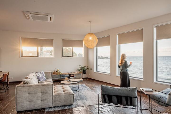 Novo Luxury Apartment Penguin Accommodation Itas gallery image 5