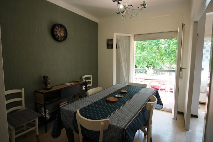 europa 15 – downtown apartment in llançà with 2 be gallery image 5