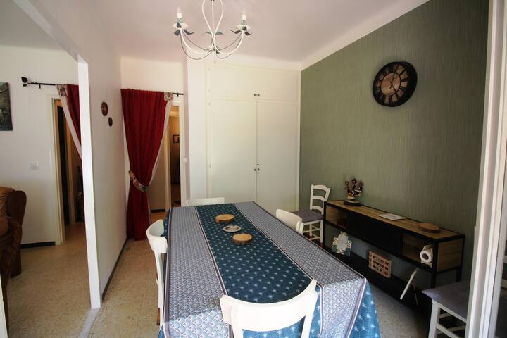 europa 15 – downtown apartment in llançà with 2 be gallery image 4