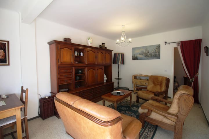 europa 15 – downtown apartment in llançà with 2 be gallery image 3