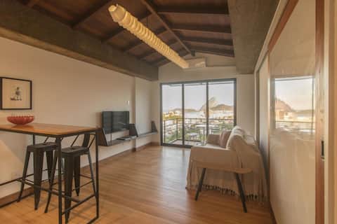 Loft with private balcony and view of Sugar Loaf
