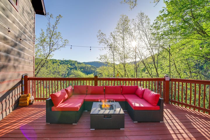 Saltwater Pool & Mtn-view Deck: Pigeon Forge Cabin - Pigeon Forge, TN