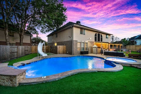 Heated Pool, has it all & close to everything.