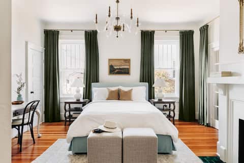 Historic Retreat in Downtown’s Pettigru District