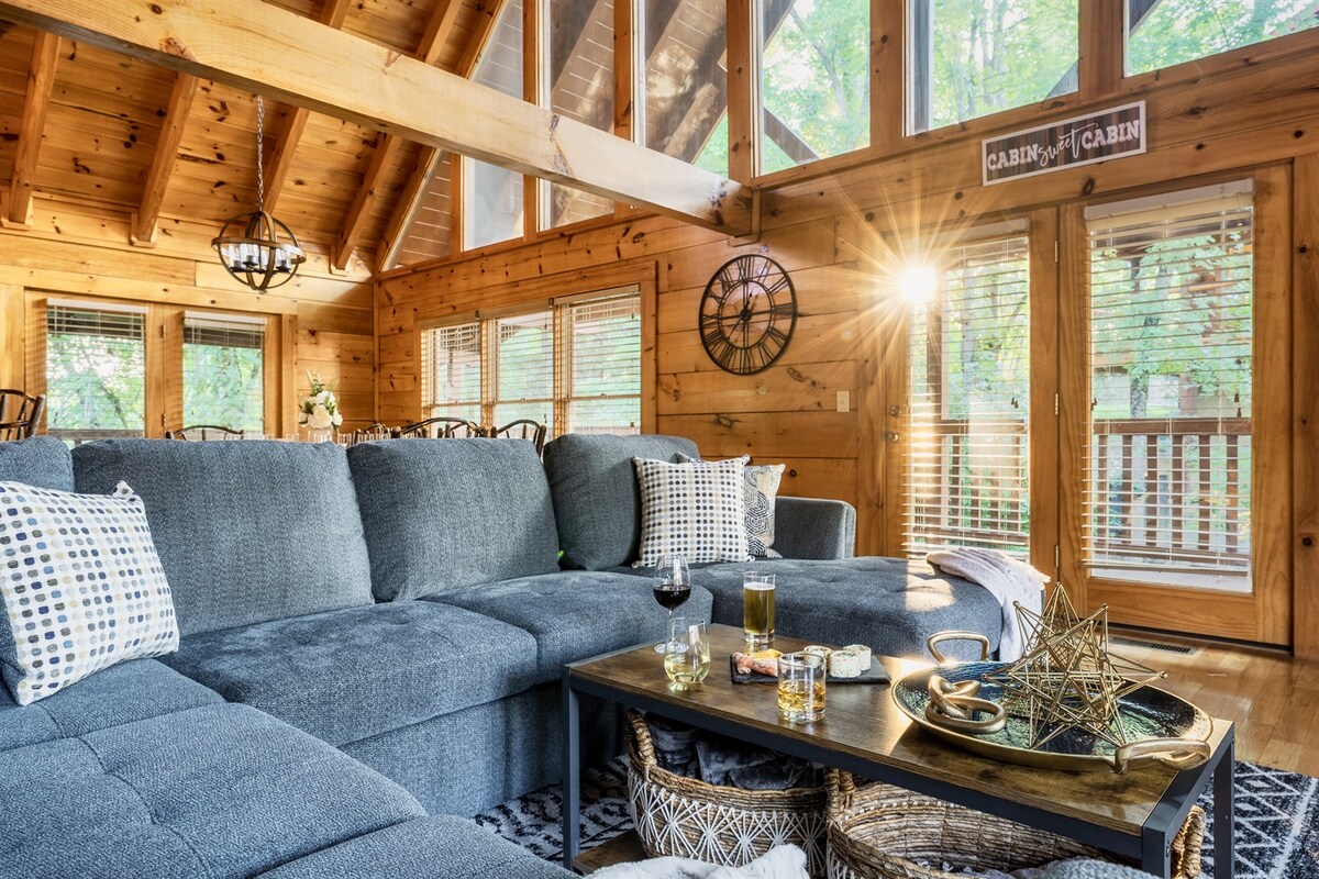 [起居区] 自然采光充足，空间开阔