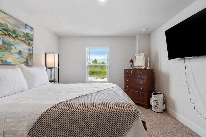 Ubytovanie na druhom poschodí má aj spálňu „BigD“...