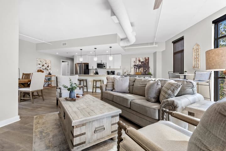 Luxurious Downtown-2 Bed 2 Bath Corner 2m - Nashville, TN