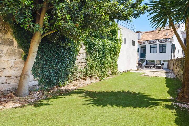 4 Master Suites House, Backyard, Central Location gallery image 3