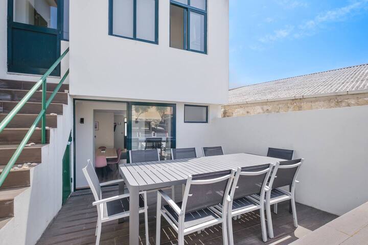 4 Master Suites House, Backyard, Central Location gallery image 5