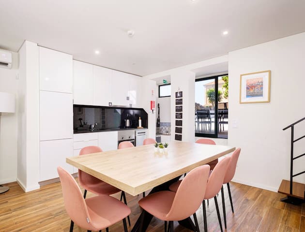 4 Master Suites House, Backyard, Central Location