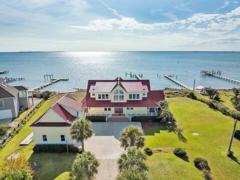 Island Waterfront Home for 10. Sound/Dock Views!