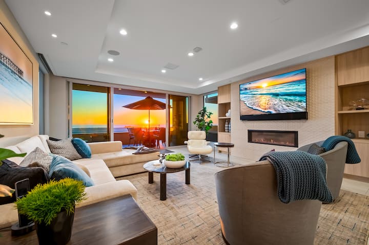 Gorgeous Ocean Front Three-story Home - 뉴포트비치